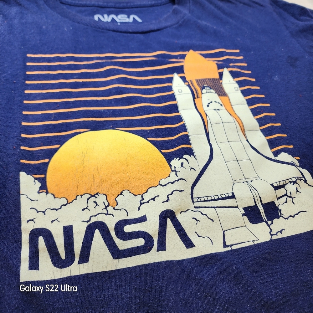 NASA throwback tee. - Picture 2 of 3